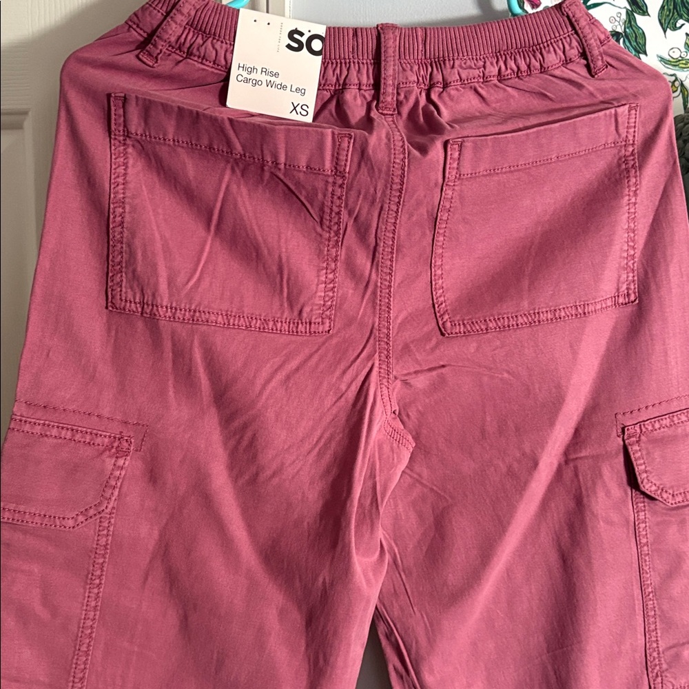 Juniors' SO® High Rise Rib Trim Cargo Wide Leg Pants - Picture 4 of 5